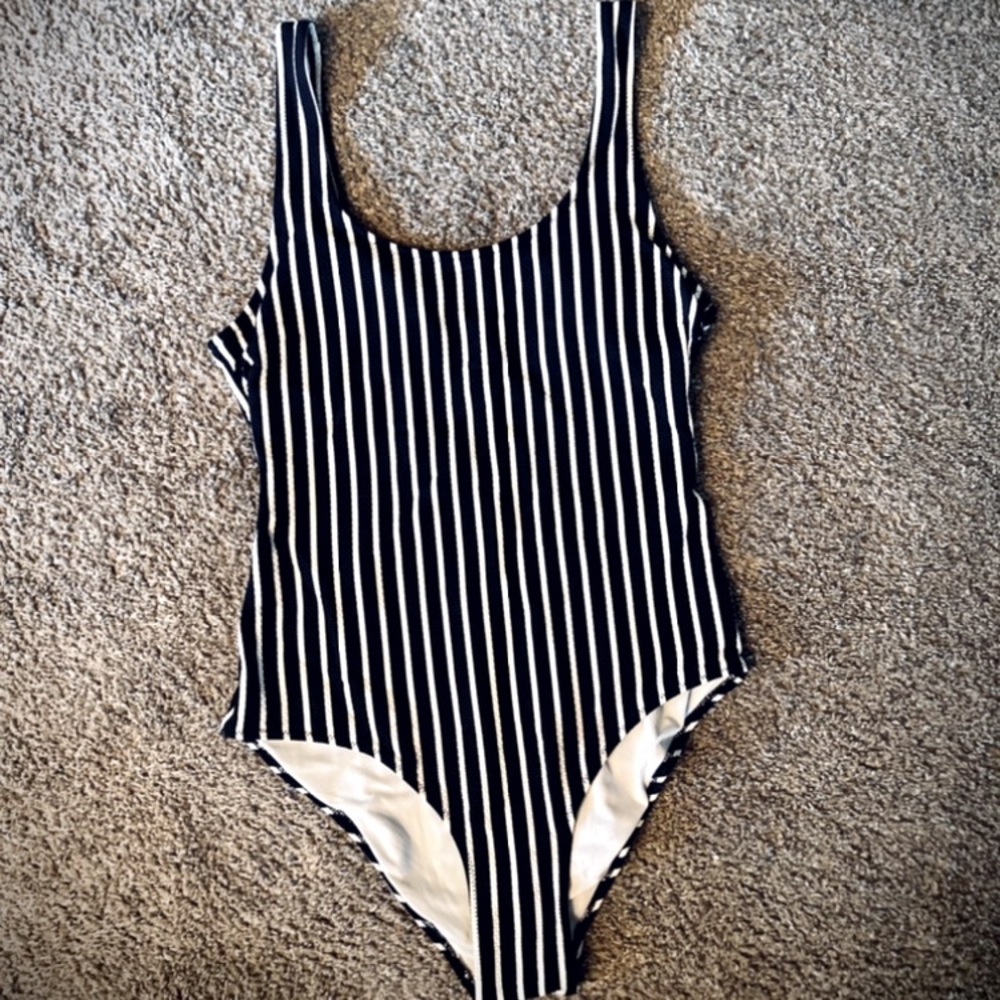 H&M One Piece Swimsuit Size 4
